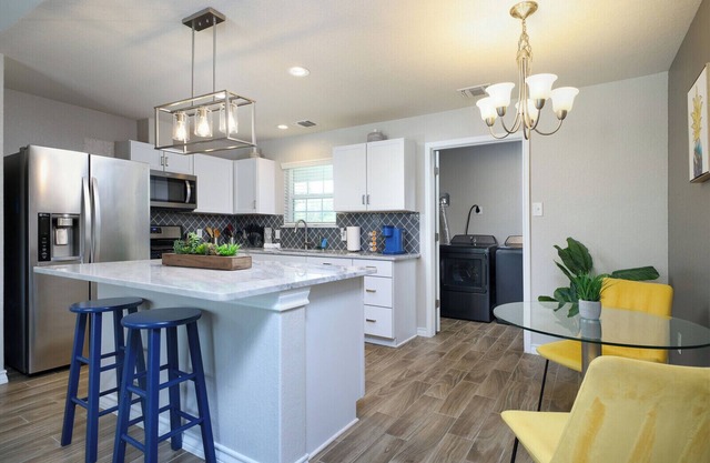 3BR Near Lackland AFB Military & ALE Stays W/D