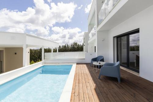 3BR Oasis w/Pool & AC by LovelyStay