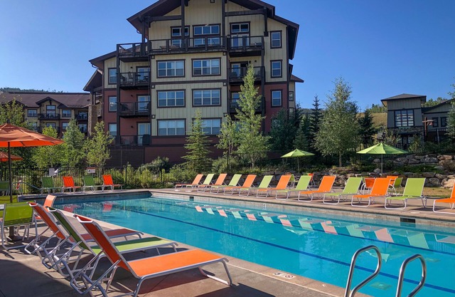 3BR Ski-in/Ski-out Mountain Retreat at Base of Granby Ranch Ski Area