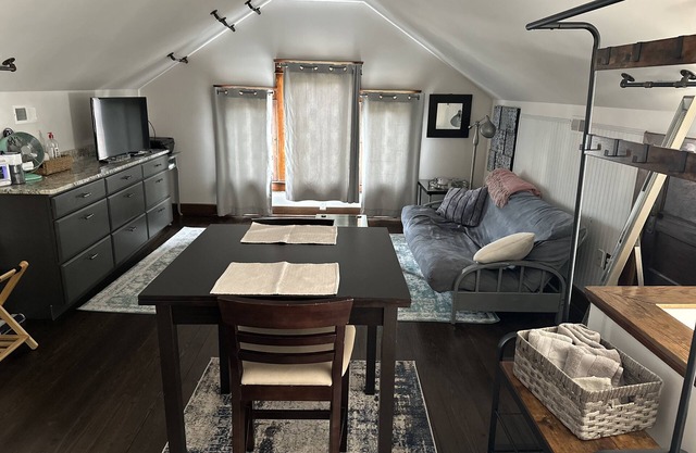 3rd floor loft apt w historic charm + modern finishes, 1500 block of Lee St East