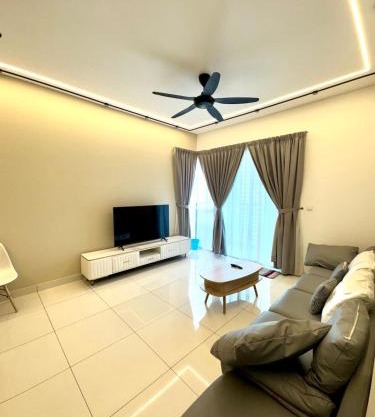 3Room 5 Pax stay in Mont Kiara