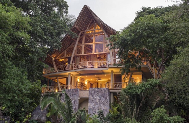 4,000 square-foot Treehouse Villa design by world renowned architect De Reus