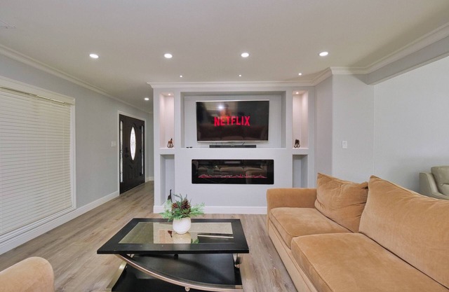 4 Bd 4 Ba w/Private Studio 10 G WIFI and AC