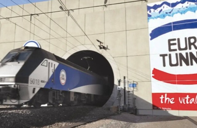 4 Bed Executive House 10 mins Shuttle, Sleeps 7, 2 bathrooms, Garden & parking