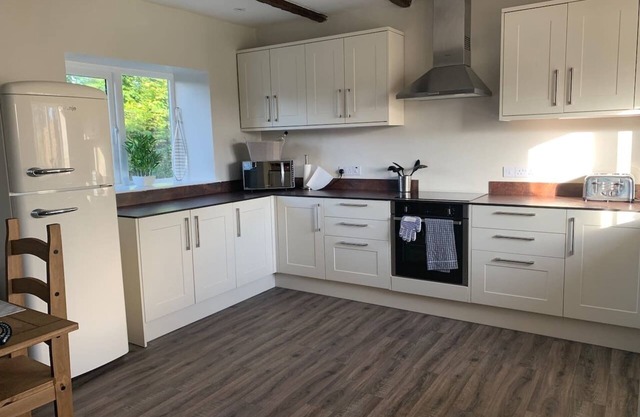 4 Bed - Historic Inn & Cider Pub - Free Parking
