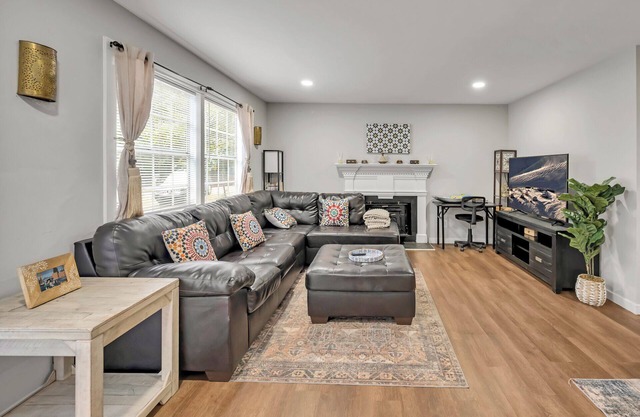 4 Bed Moroccan style,min to UNC,Kids Essentials,Crib,next to Golf & restaurants