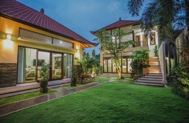 4 Bed TROPICAL Bali Retreat, LUXURIOUS & MODERN