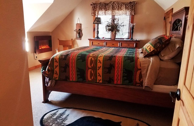 4 Bedroom 2 Bath rustic cabin