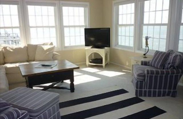 4 bedroom accommodation in Beach Haven Gardens