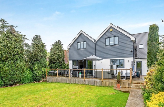 4 bedroom accommodation in Folkestone