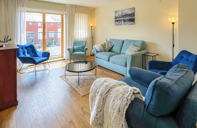 4 bedroom accommodation in Swansea