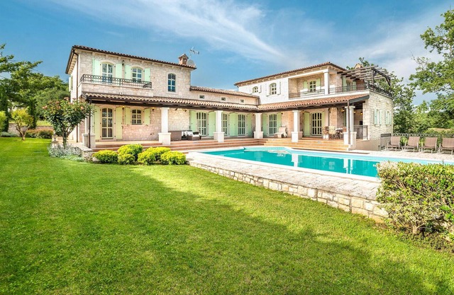 4 bedroom accommodation in Visnjan