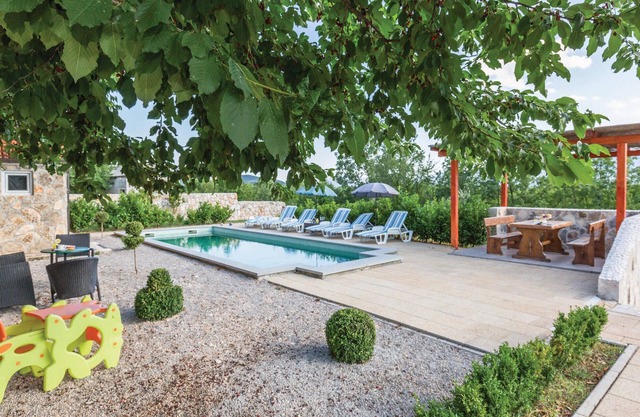 4 bedroom amazing apartment in Ugljane