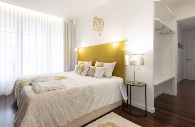 4 bedroom apartment on the city's main avenue