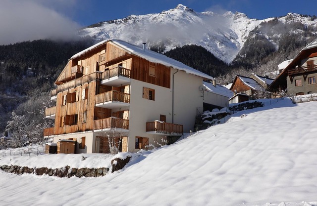 4 bedroom apartment in Vaujany with garden, near Alpe d'Huez