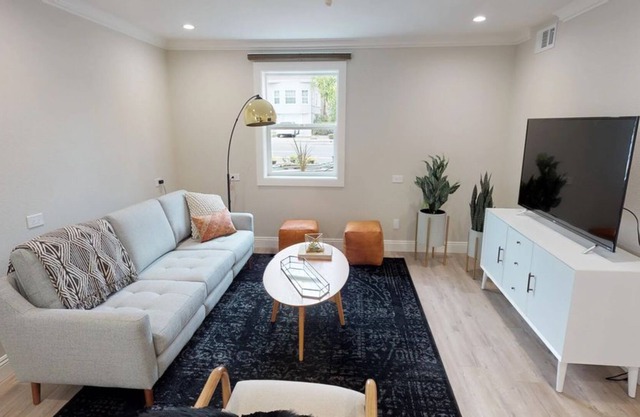 4 Bedroom Apartment L-566039 by Houzlet