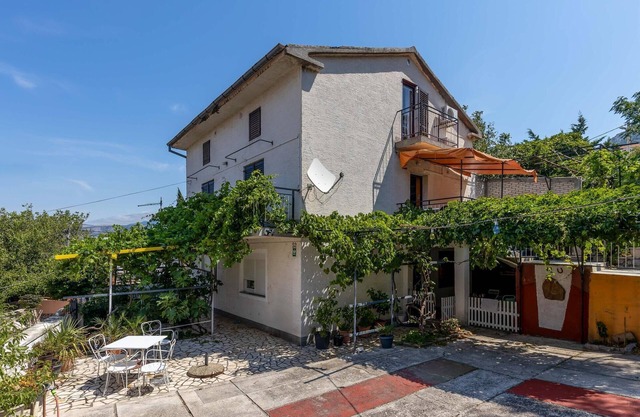 4 bedroom awesome apartment in Sveti Juraj