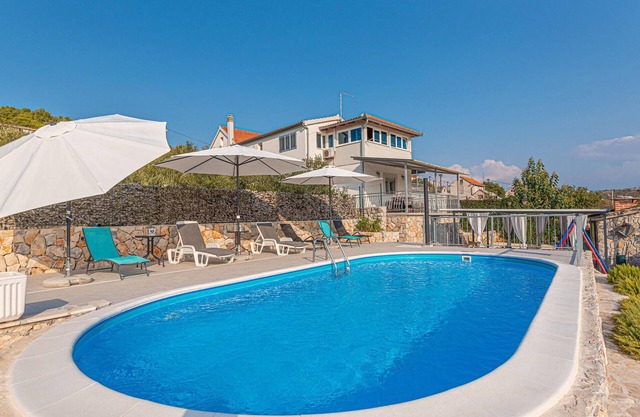 4 bedroom awesome home in Primosten