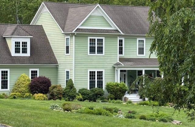 4-bedroom country home on 5 acres in peaceful Barboursville, no chemical hot tub