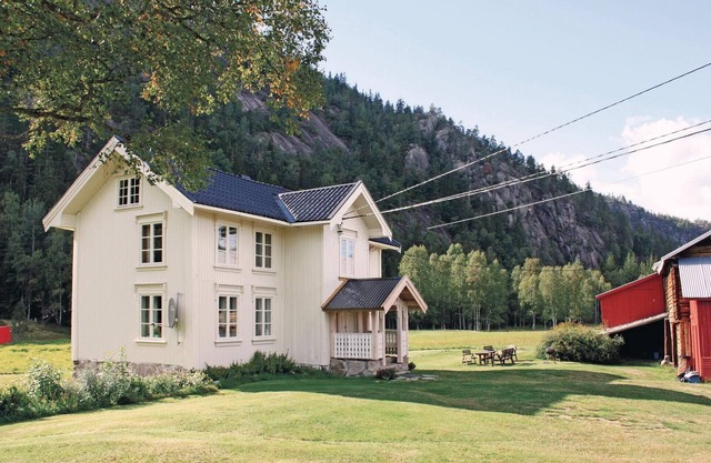4 bedroom cozy home in åmli
