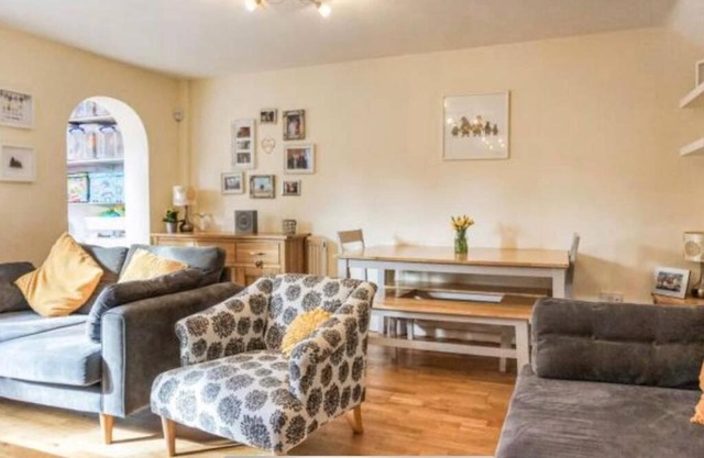 4 Bedroom House Coventry Hosted By SnoozeNow