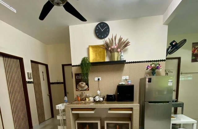 4-bedroom house with WiFi,Netflix & AC