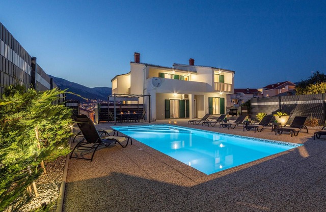 4 bedroom lovely home in Solin