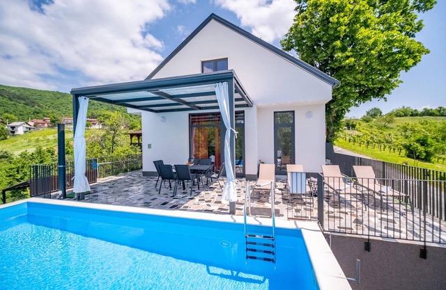 4 bedroom nice home in Ivancici