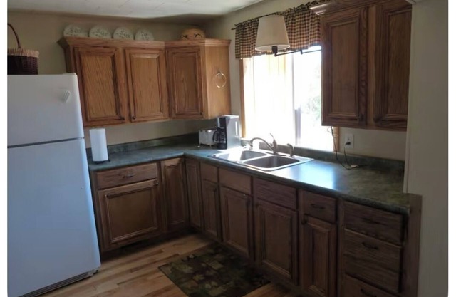 4-bedroom north woods, pet friendly cabin with WiFi, great room and fire place.