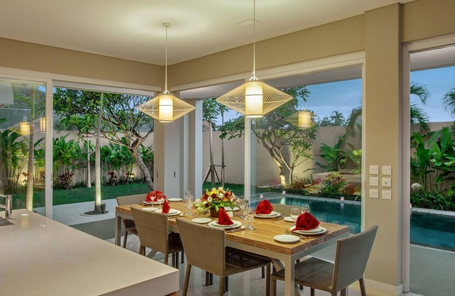 4 Bedroom Pool Villa near FINNS Recreation Club, Staff service