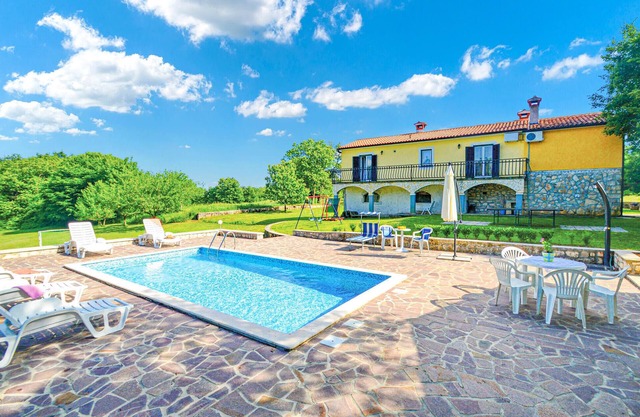 4 bedroom stunning home in Jurani