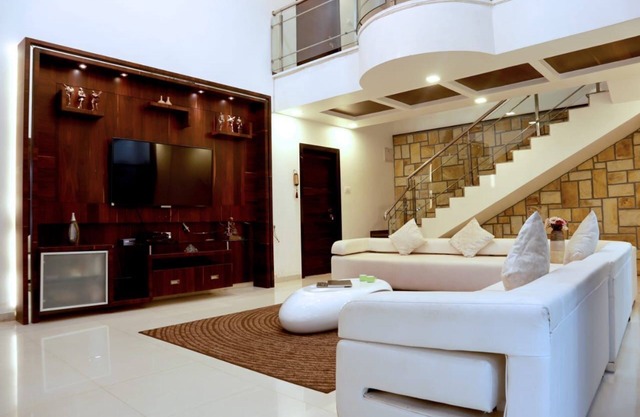4-bedroom villa in charming Mahabaleshwar with AC, WiFi