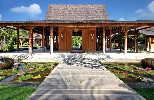 4 Bedroom Villa kayu Close to Canggu