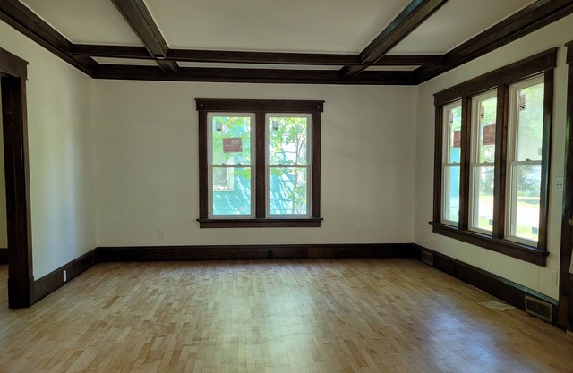 4 Bedroom with Office walkable to downtown.