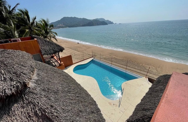 4 bedrooms 5 bathrooms n3 full 2 half bathsnOCEAN FRONTnSLEEP 8