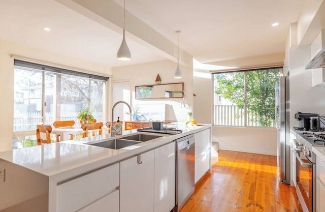 4 BRM House, Walk to Beach & Town/Pub, Free WiFi & Foxtel, Family Friendly
