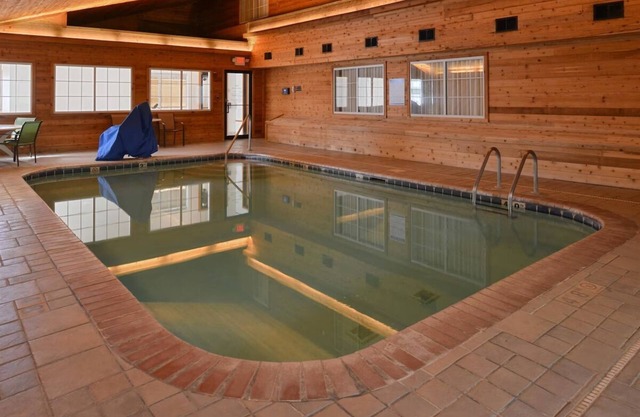 4 Comfortable Rooms w/Kitchenette and BBQ Grill, Perfect for Business Travelers