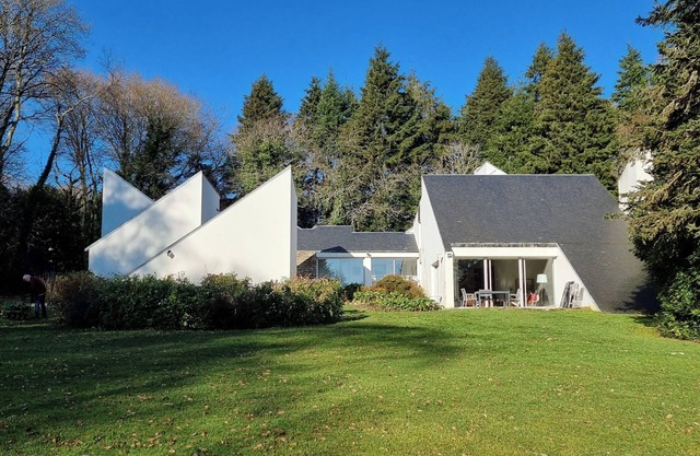 4* design studio with terrace and garden access