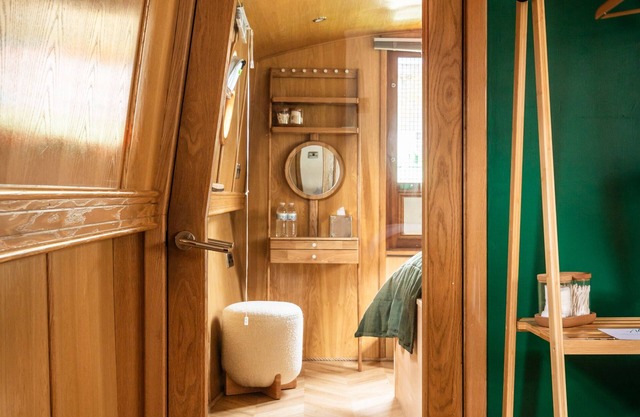 4* Luxury floating wide beam houseboat moored in Edinburgh city center.