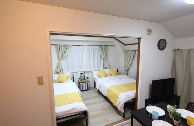 4 min to IKEBUKURO by train, keep luggage ok, Wi-Fi available