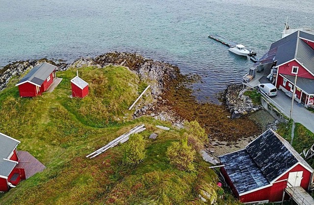 4 person holiday home in Rebbenes