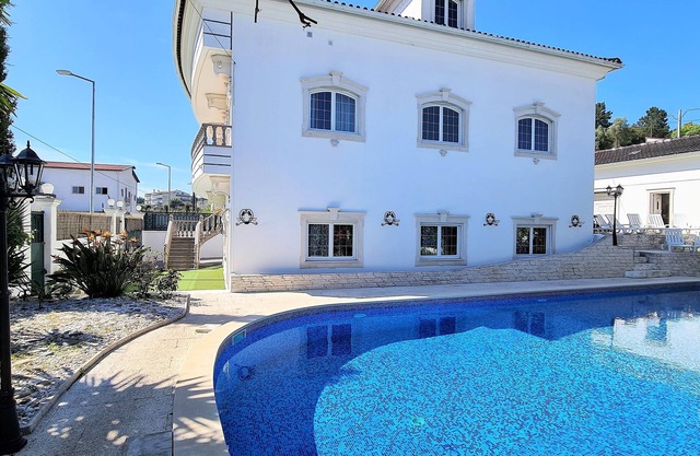 4 Rooms Residence at Villa ☆ (10-15 Guests) by Silver Village Residence