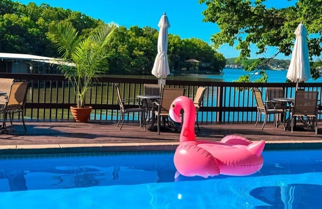 4 Seasons/2BD/3BA/Indoor Pool/Deck/Gym-STAY7/PAY FOR 5 FALLSPECIAL