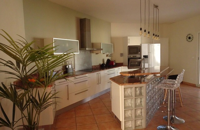 4-star villa with pool near Avignon-Provence (sleeps 8)