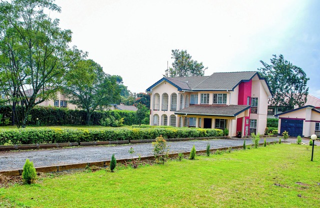 4 walk to Rupa's Mall, Harleys Suites offer you serene and exclusive stay in Eld