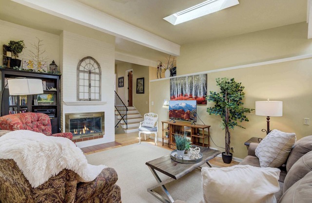 4BD Family Home Heart of COS, Lrg backyard and Gameroom
