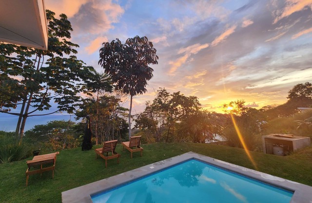 4bdr Home in Uvita TOROGOZ Private Pool with beautiful Ocean view