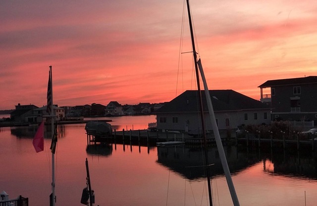 4BR, 2.5 BA Private WATERFRONT home with in law suite. Great for large families