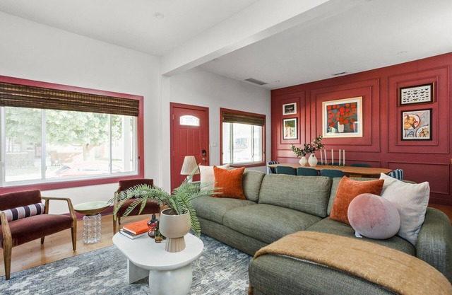 4BR 2.5BA Home - Bates Hendricks, Downtown Indianapolis - Minutes to sites