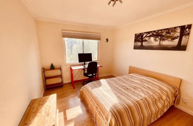 4BR/3BA retreat with stunning Silicon Valley views